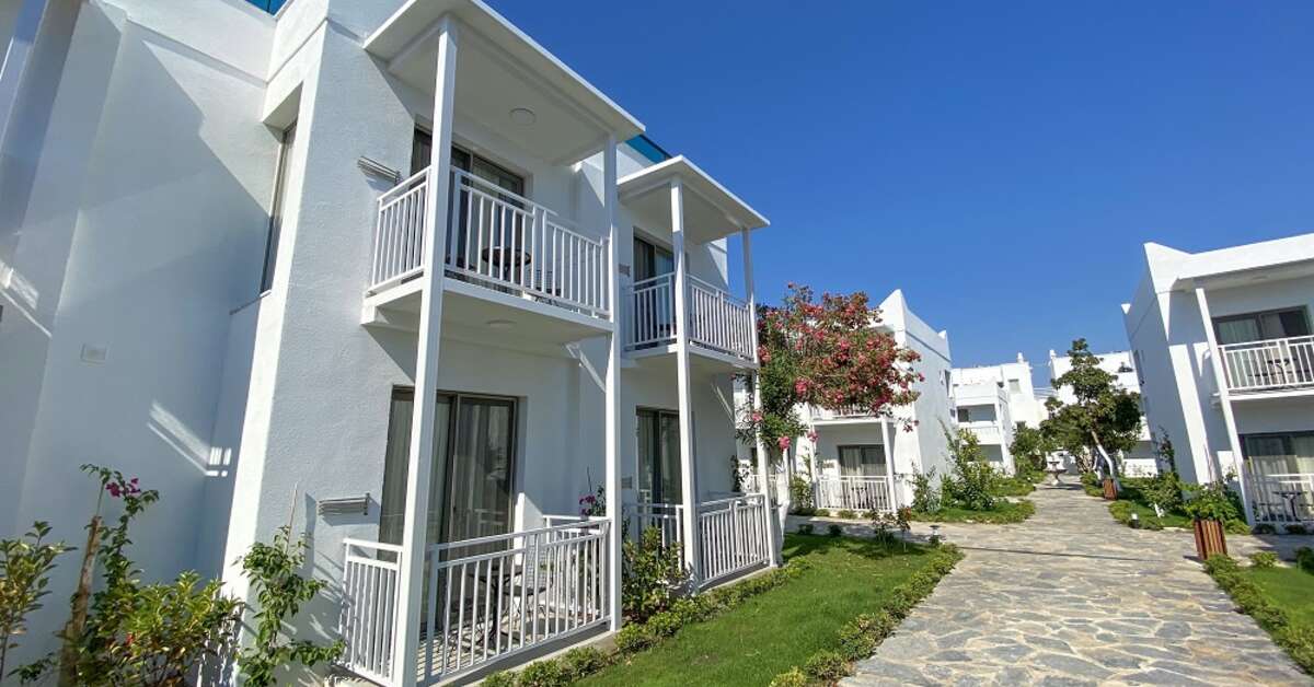 Een foto van de buitenkant van Yalipark Beach Hotel