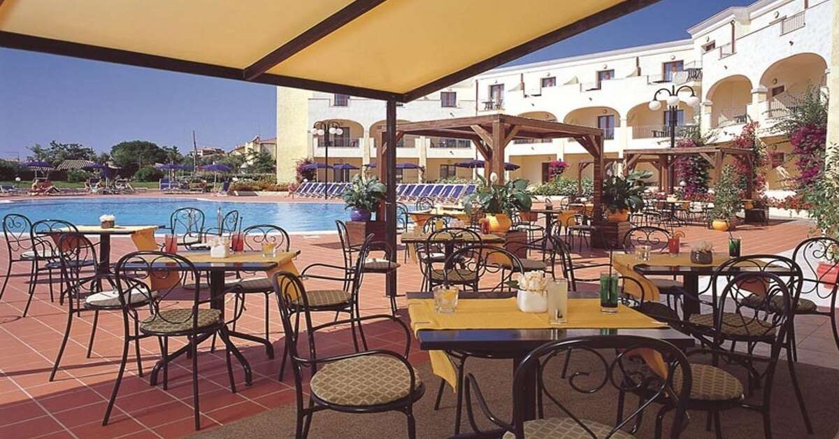 Een foto van het terras bij Blu Hotel Morisco Village