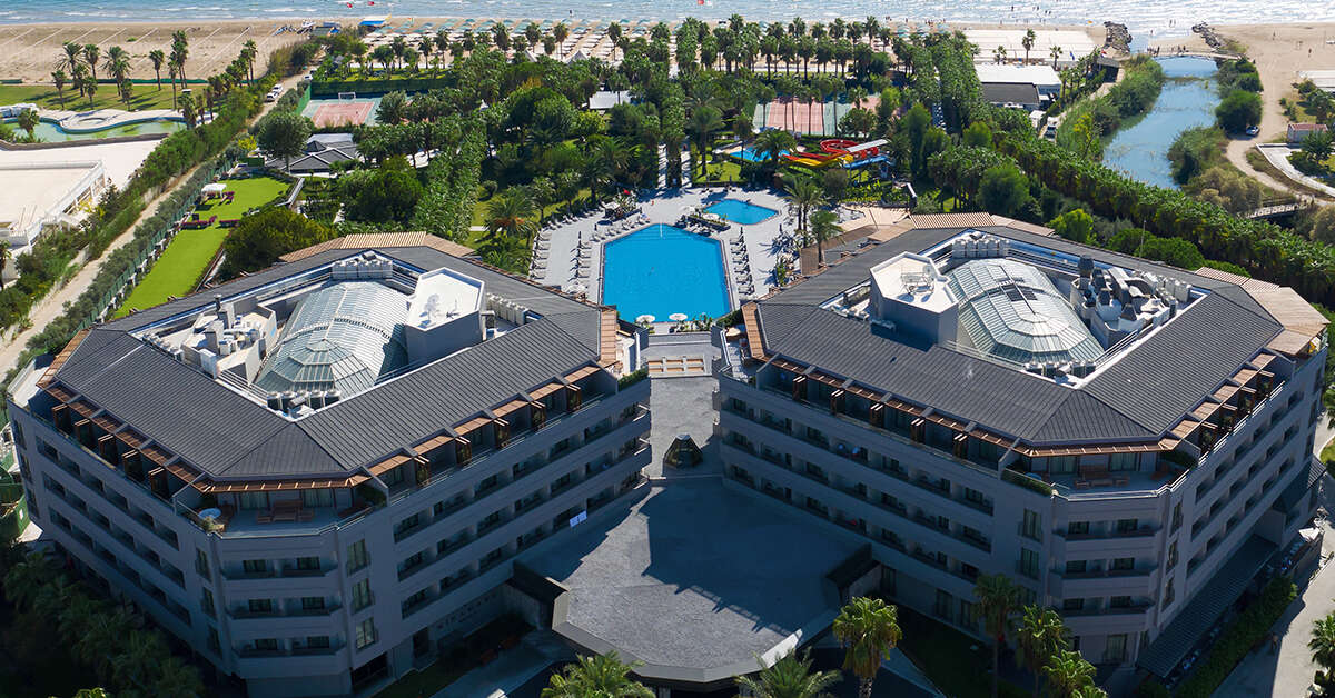 Een foto van het zwembad bij Miramare Beach Hotel