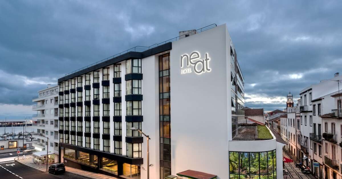 Een foto van de buitenkant van Neat Hotel Avenida