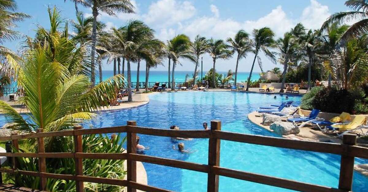 Een foto van het zwembad bij Grand Oasis Cancun