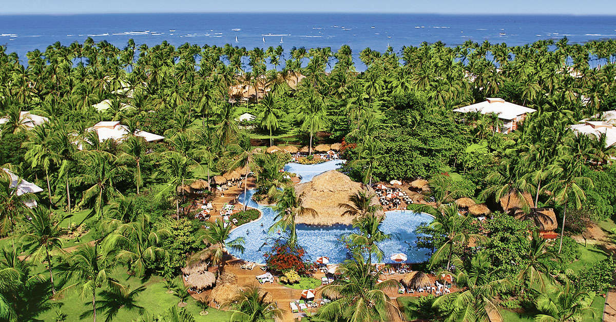 Een foto van het zwembad bij Grand Palladium Bavaro Suites Resort & Spa