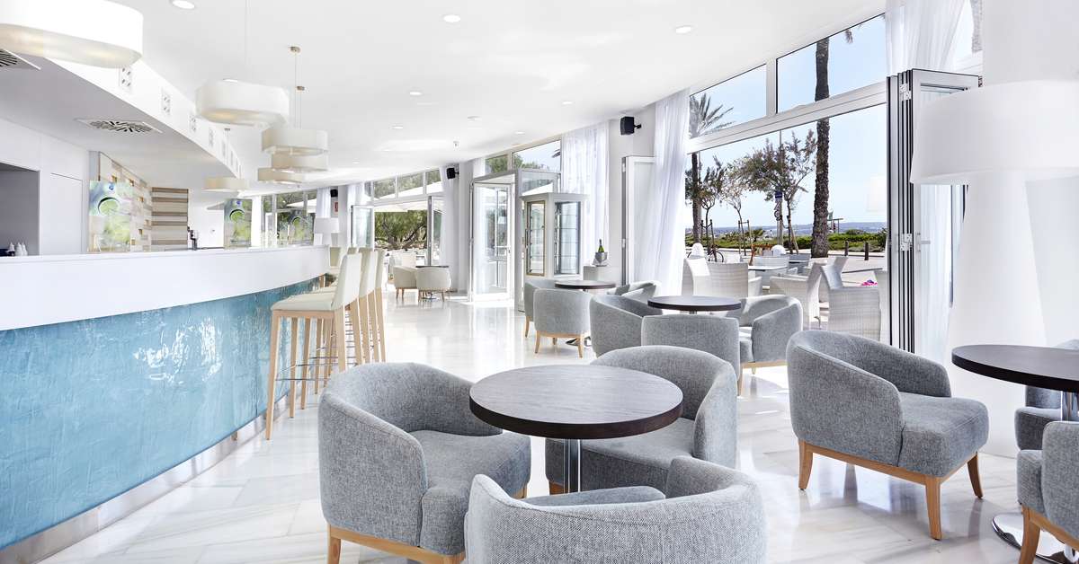 Een foto van het interieur van Grupotel Acapulco Playa