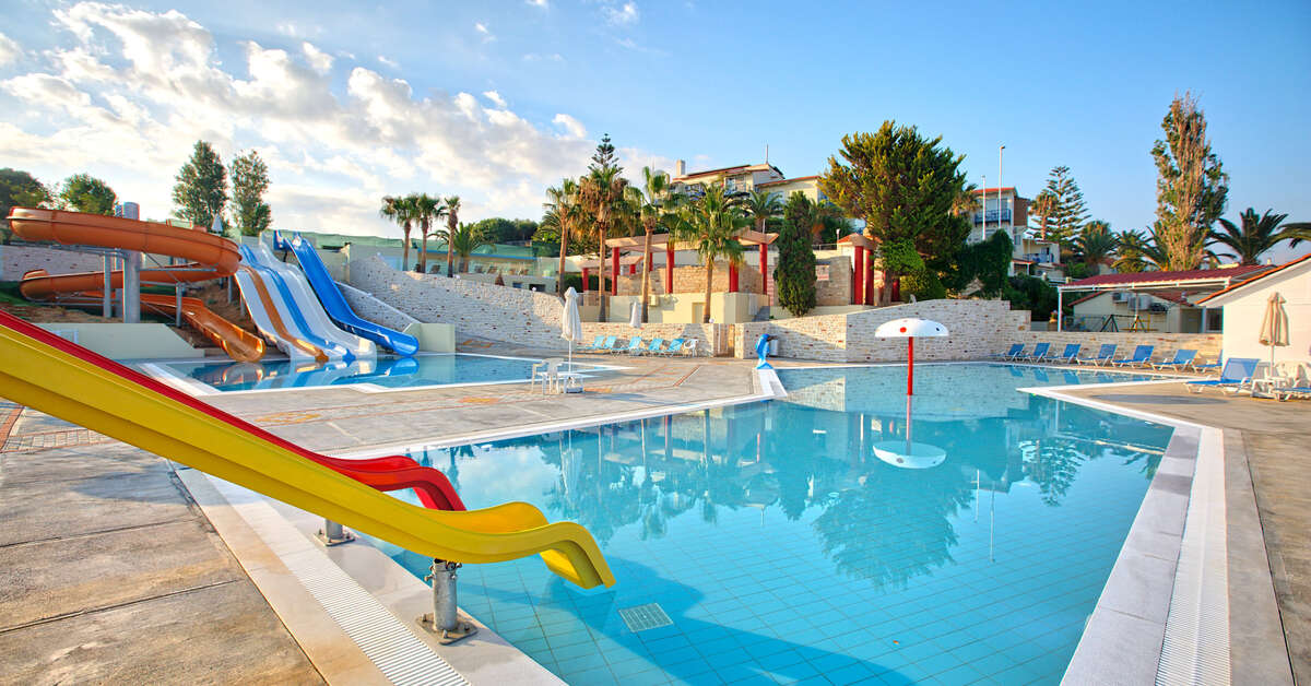 Een foto van het zwembad bij Rethymno Mare