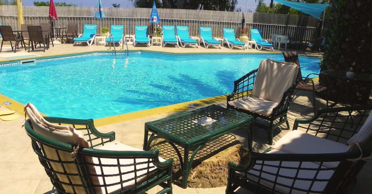 Een foto van het zwembad bij Mirabelle Hotel