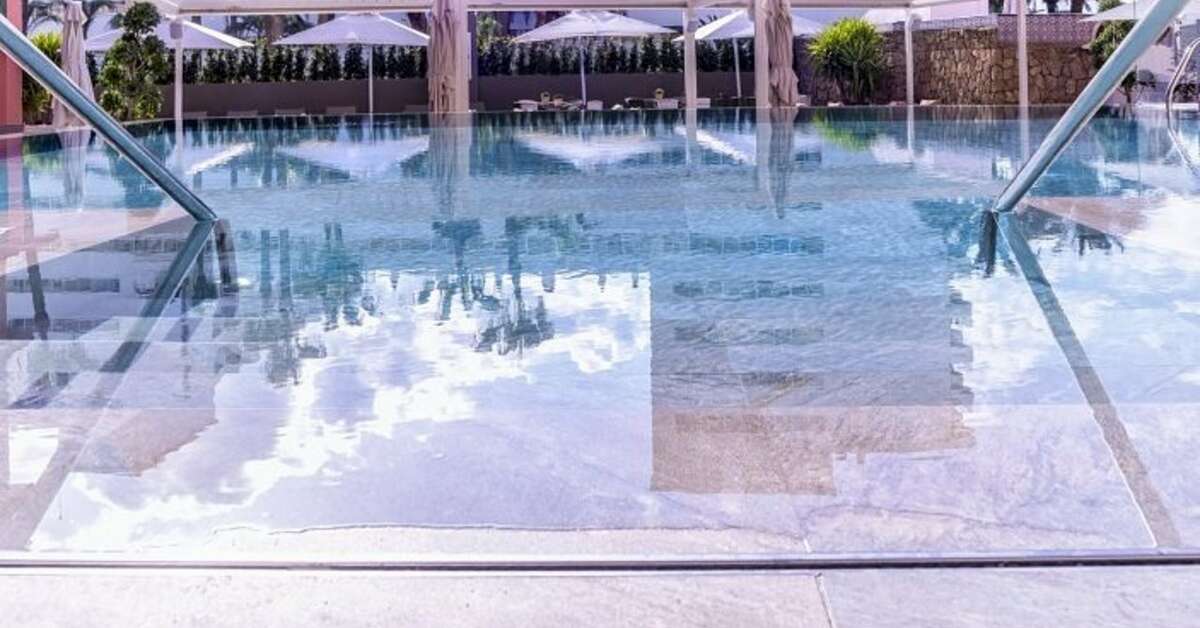 Een foto van het zwembad bij Hotel Fenix Torremolinos