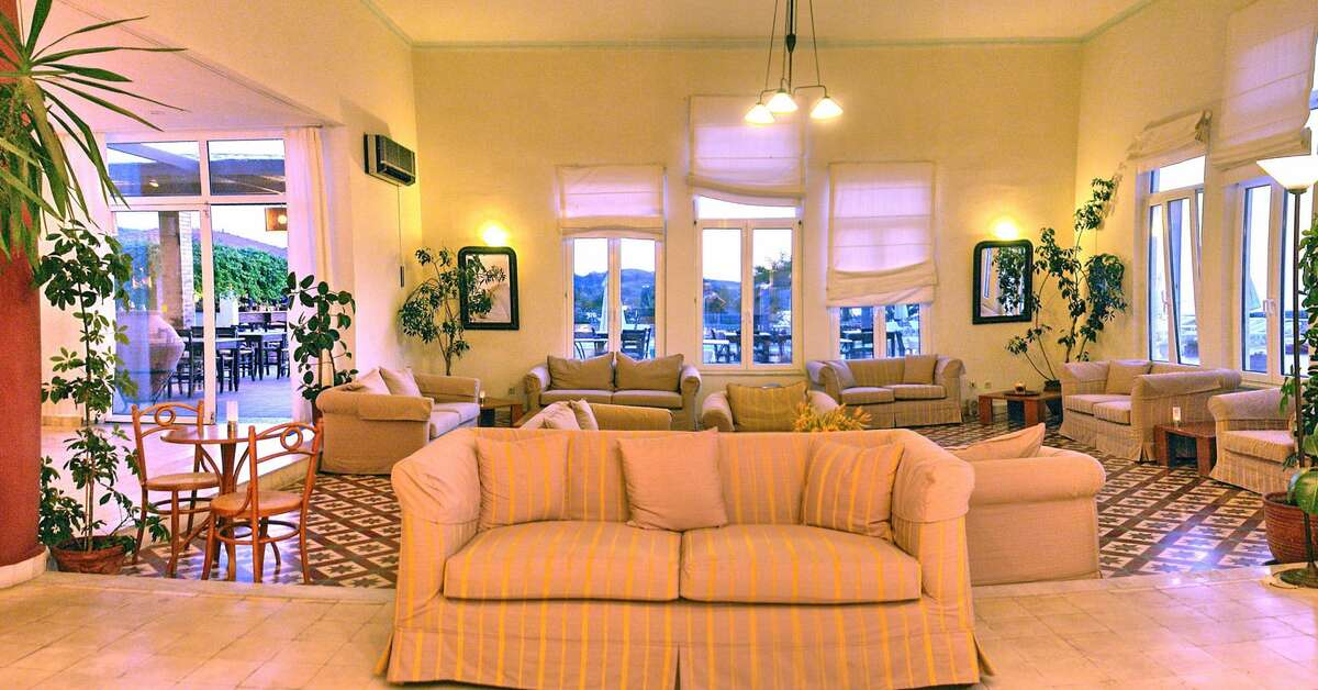 Een foto van het interieur van Panselinos Hotel