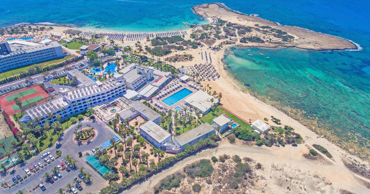 Ein Foto von der Außenansicht des Dome Beach Hotel & Resort