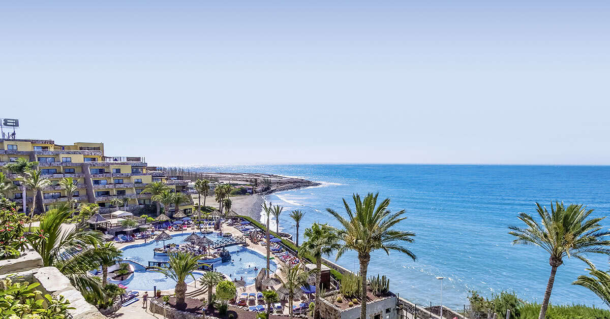 Een foto van het zwembad bij BlueBay Beach Club