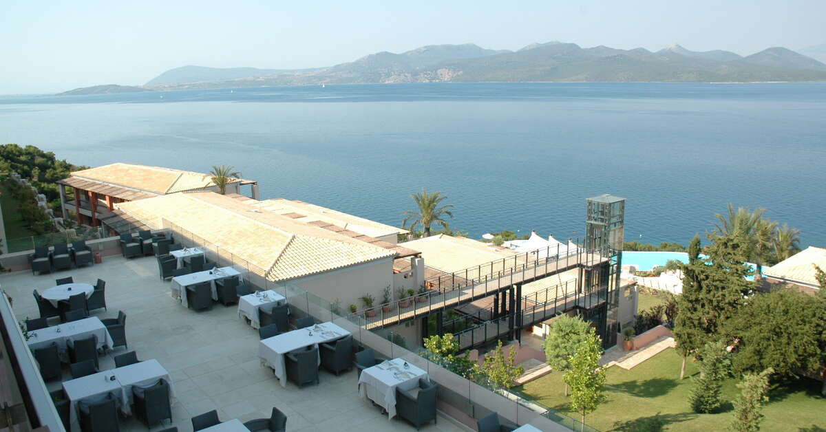 Een foto van het terras bij Ionian Blue