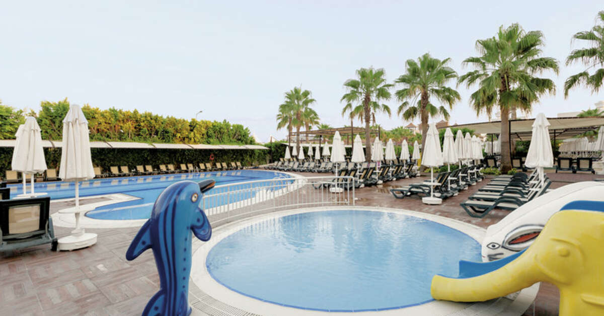 Een foto van het zwembad bij Hane Family Resort
