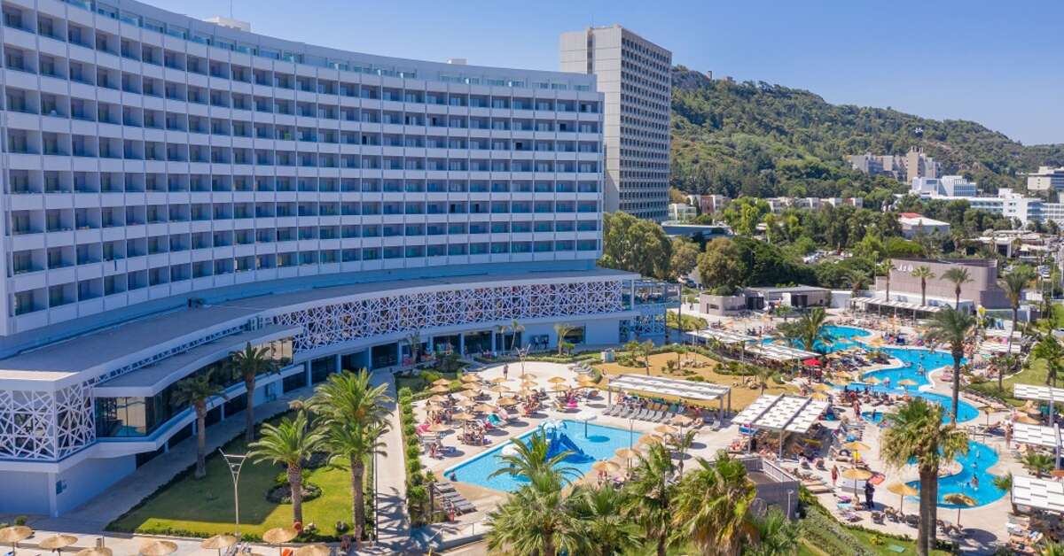 Een foto van het zwembad bij Akti Imperial Deluxe Spa & Resort