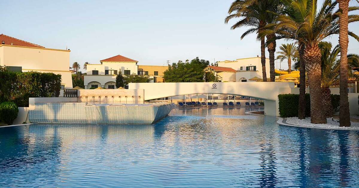 Een foto van het zwembad bij Mitsis Rodos Maris Resort & Spa