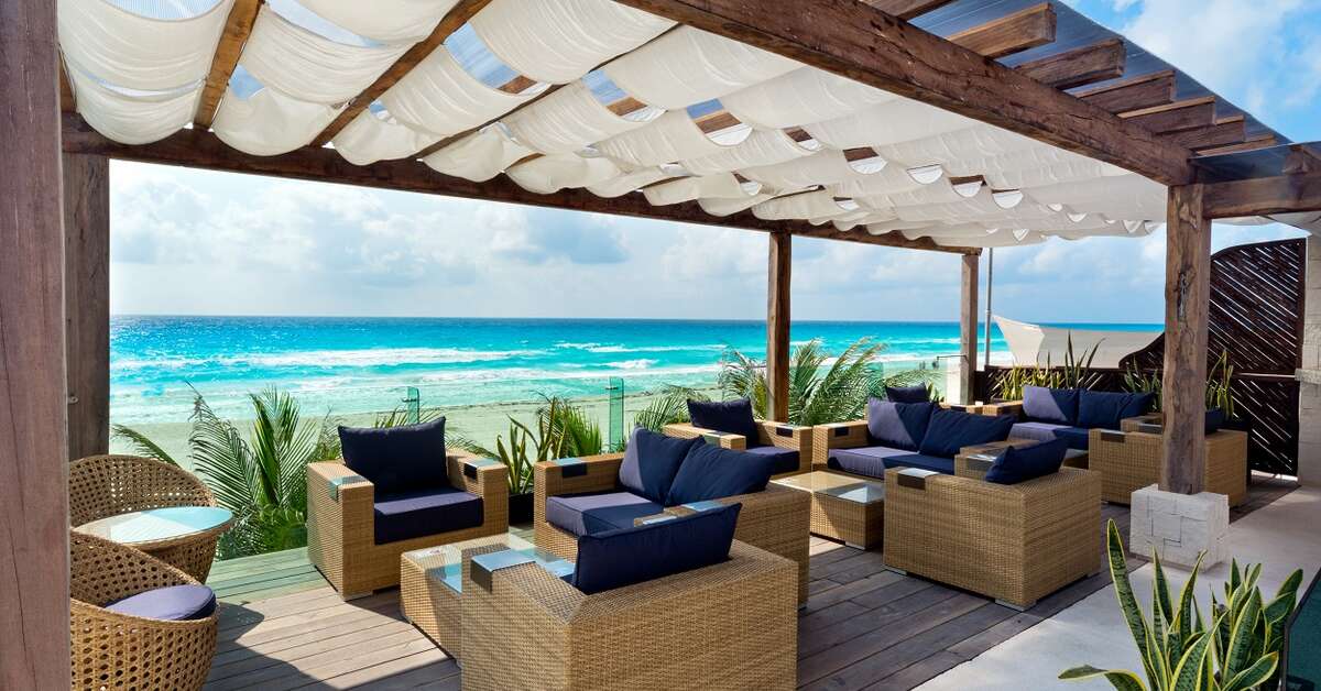Een foto van het terras bij Flamingo Cancun Resort