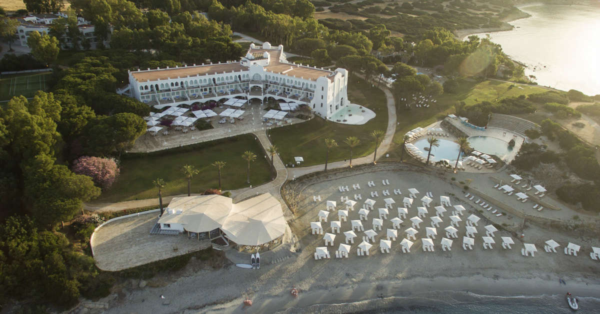 Een foto van het zwembad bij Falkensteiner Resort Capo Boi