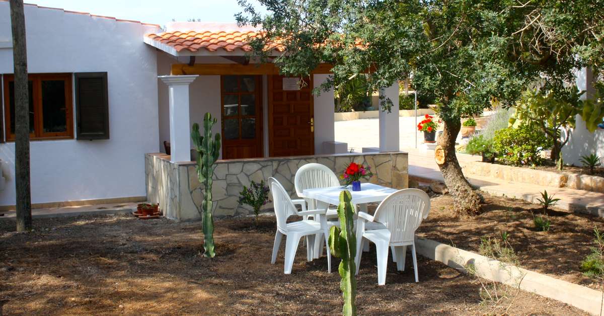 Ein Foto von der Außenansicht des Aguamar Emar Hotels