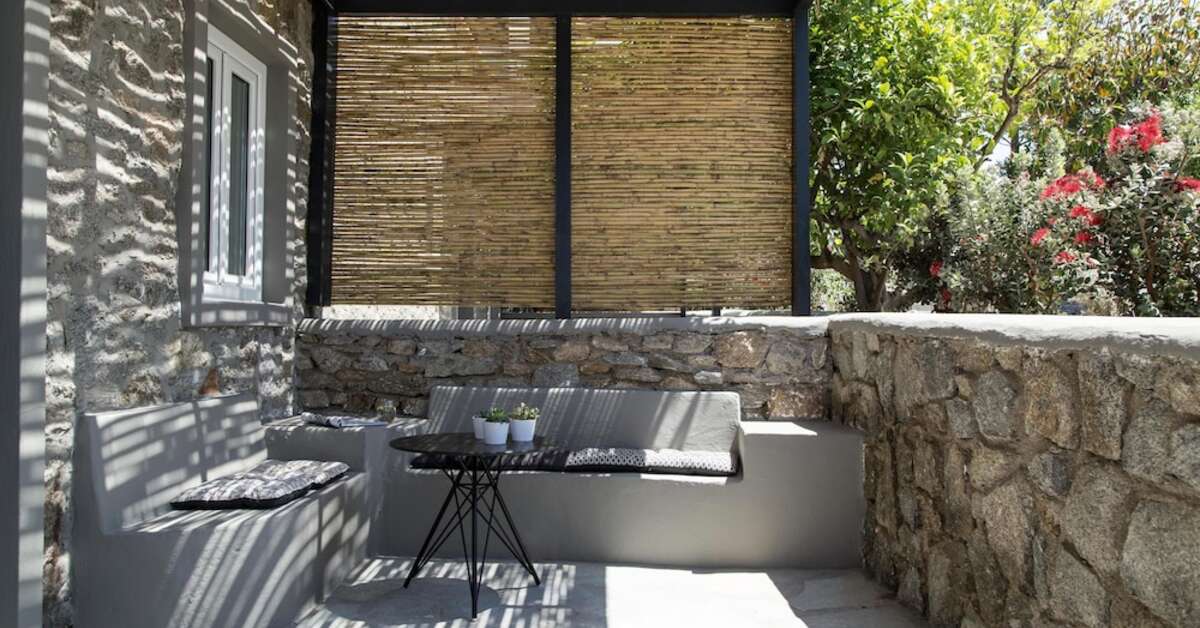 Een foto van het terras bij My Mykonos Hotel