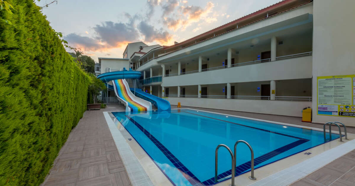 Een foto van het zwembad bij Montebello Resort