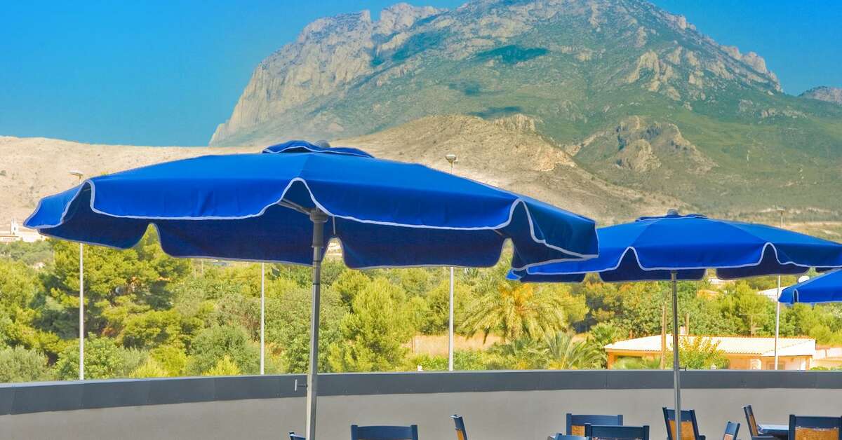 Een foto van het terras bij La Estacion Hotel