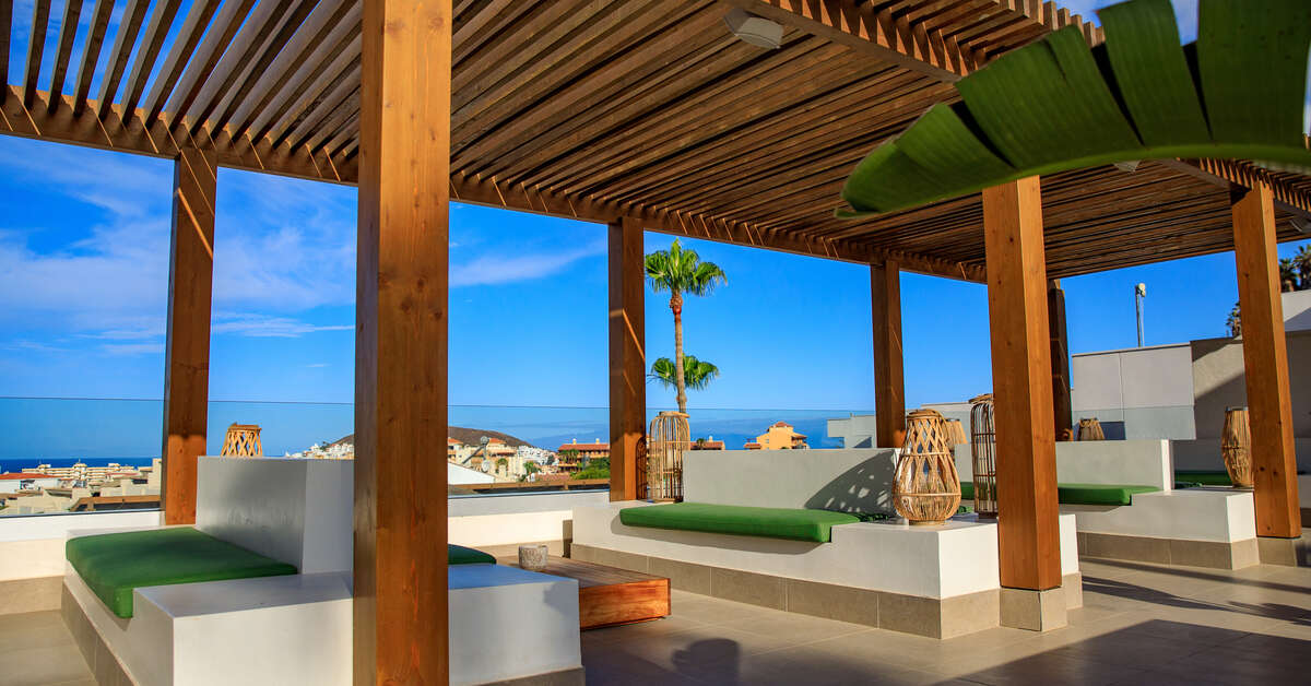 Een foto van het terras bij Ohasis Boutique Suites