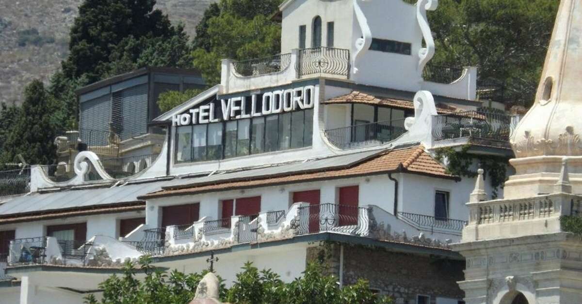 Een foto van de buitenkant van Hotel Vello d'Oro