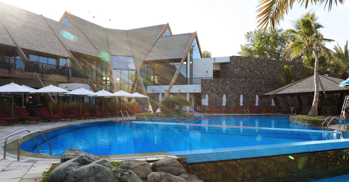 Een foto van het zwembad bij JA Lake View Hotel