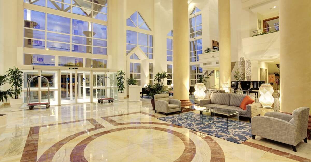 Een foto van het interieur van Grupotel Parc Natural & Spa