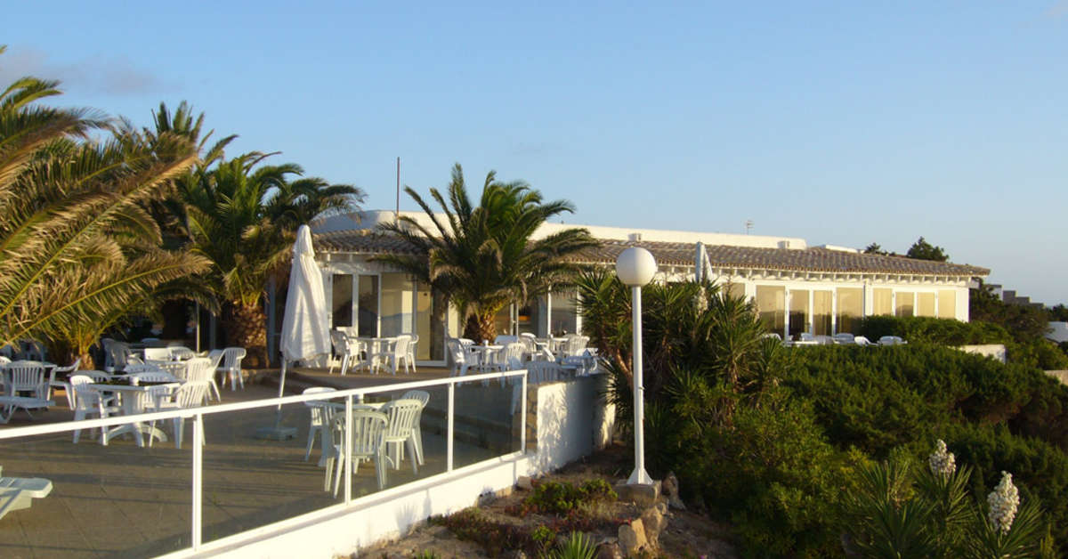 Een foto van het terras bij Hotel Club Sunway Punta Prima