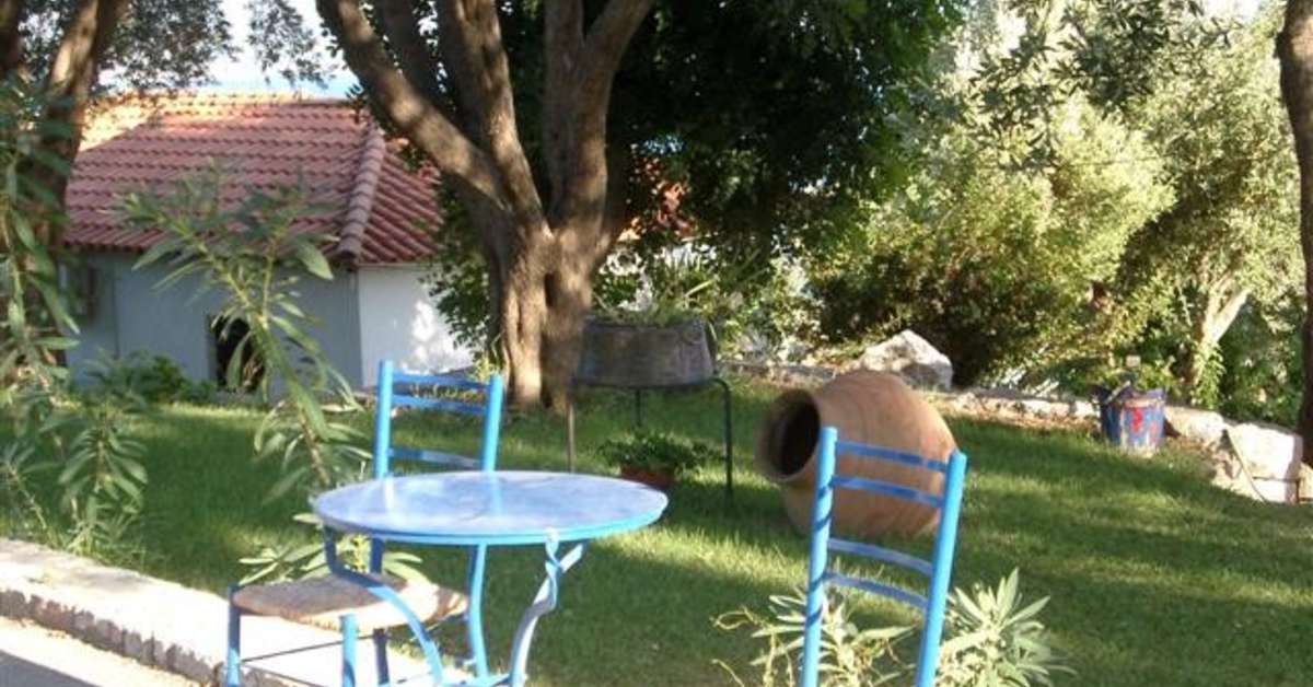 Een foto van het terras bij Elena Bungalows