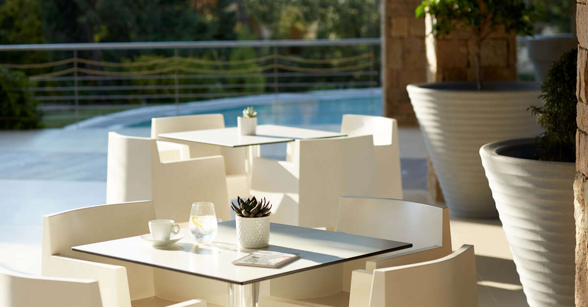 Een foto van het terras bij Istion Club & Spa