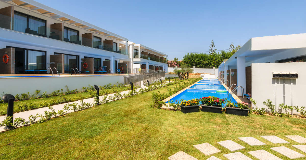 Een foto van het zwembad bij Cavo Orient Beach Hotel