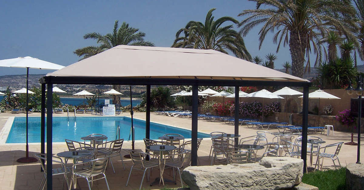 Een foto van het zwembad bij Vrachia Beach Hotel & Suites