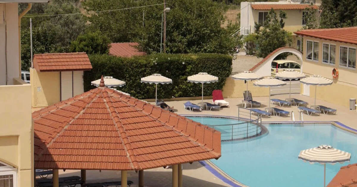 Een foto van het zwembad bij Fantasy Hotel