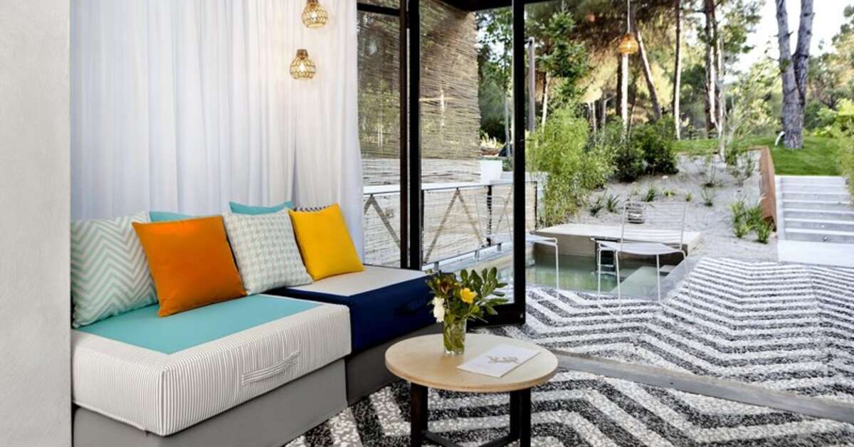 Een foto van het terras bij Ekies All Senses Resort