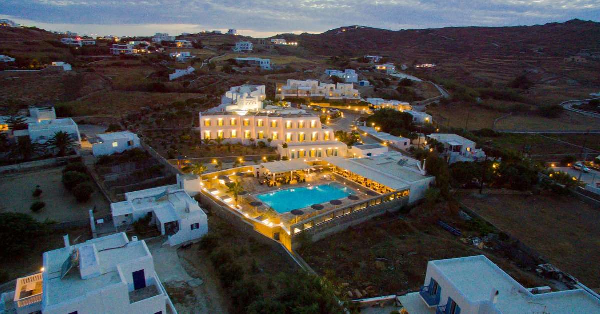 Een foto van het zwembad bij Yiannaki Hotel