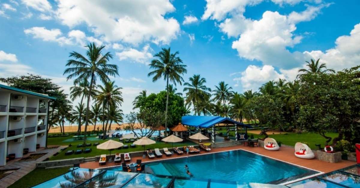 Een foto van het zwembad bij Camelot Beach Hotel