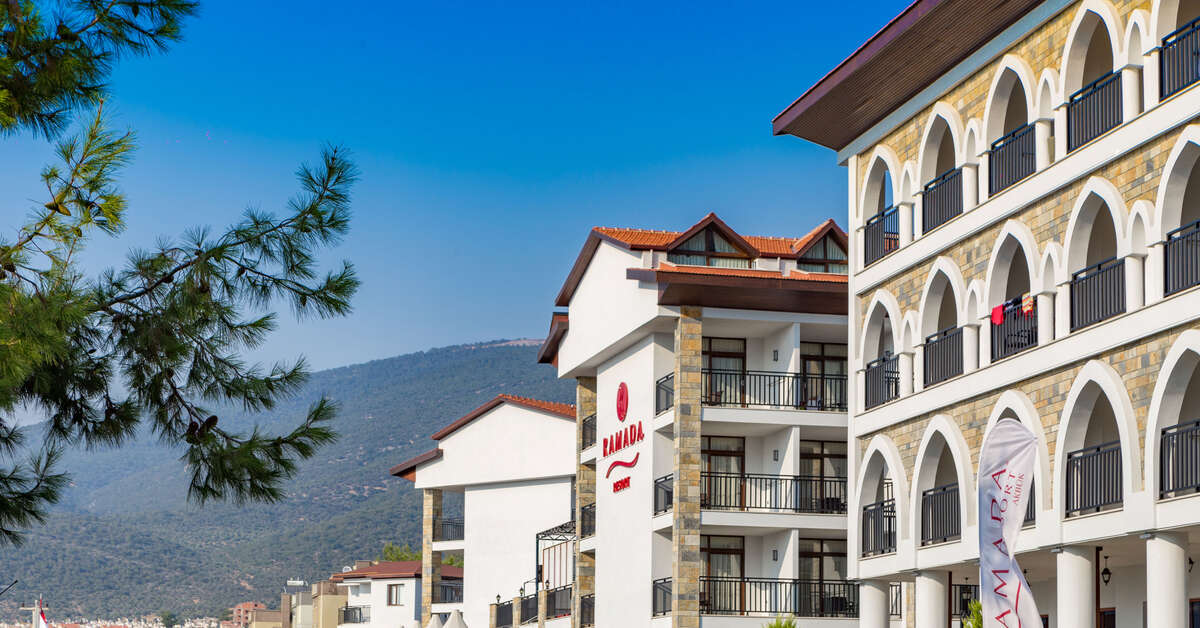 Een foto van de buitenkant van Ramada Resort by Wyndham Akbuk