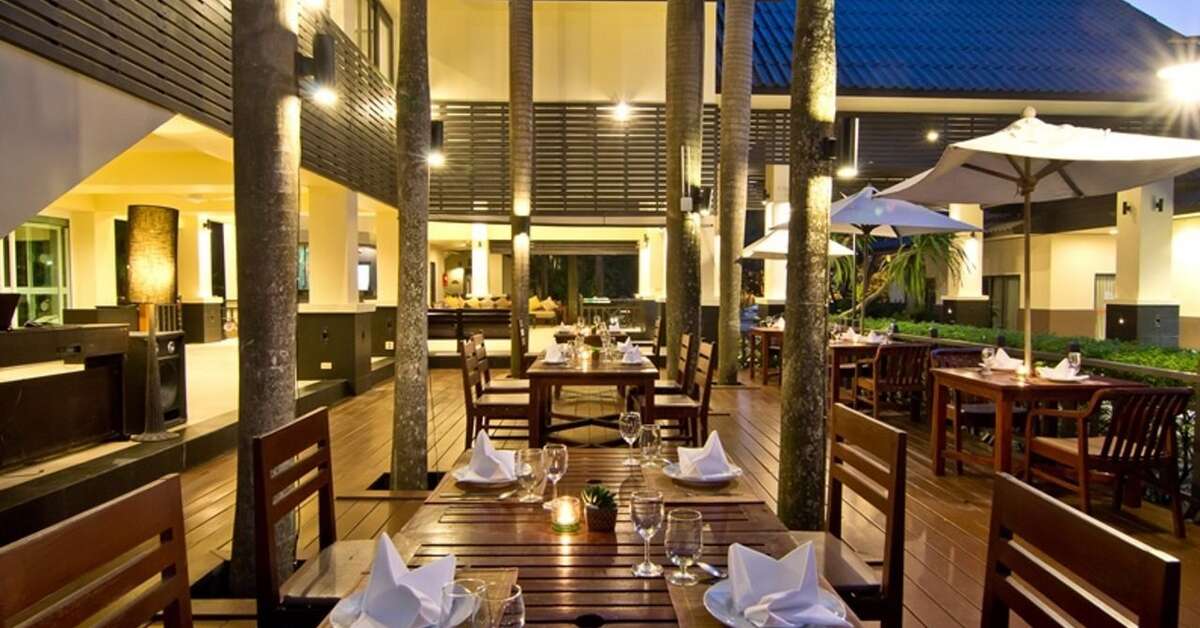 Een foto van het terras bij The Green Park Resort