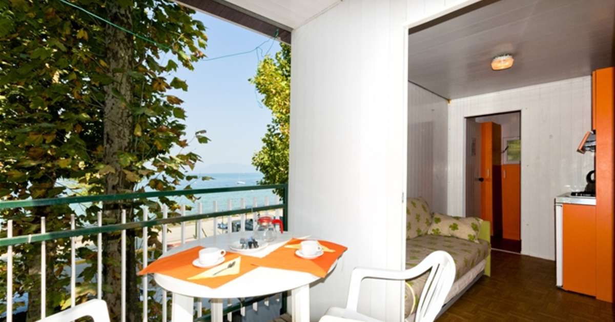 Een foto van het terras bij Camping Cisano & San Vito