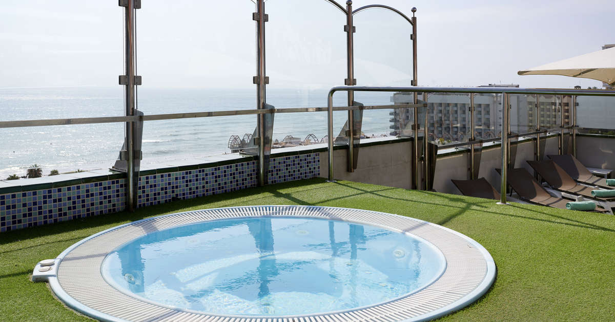 Een foto van het zwembad bij Hotel Fenix Torremolinos