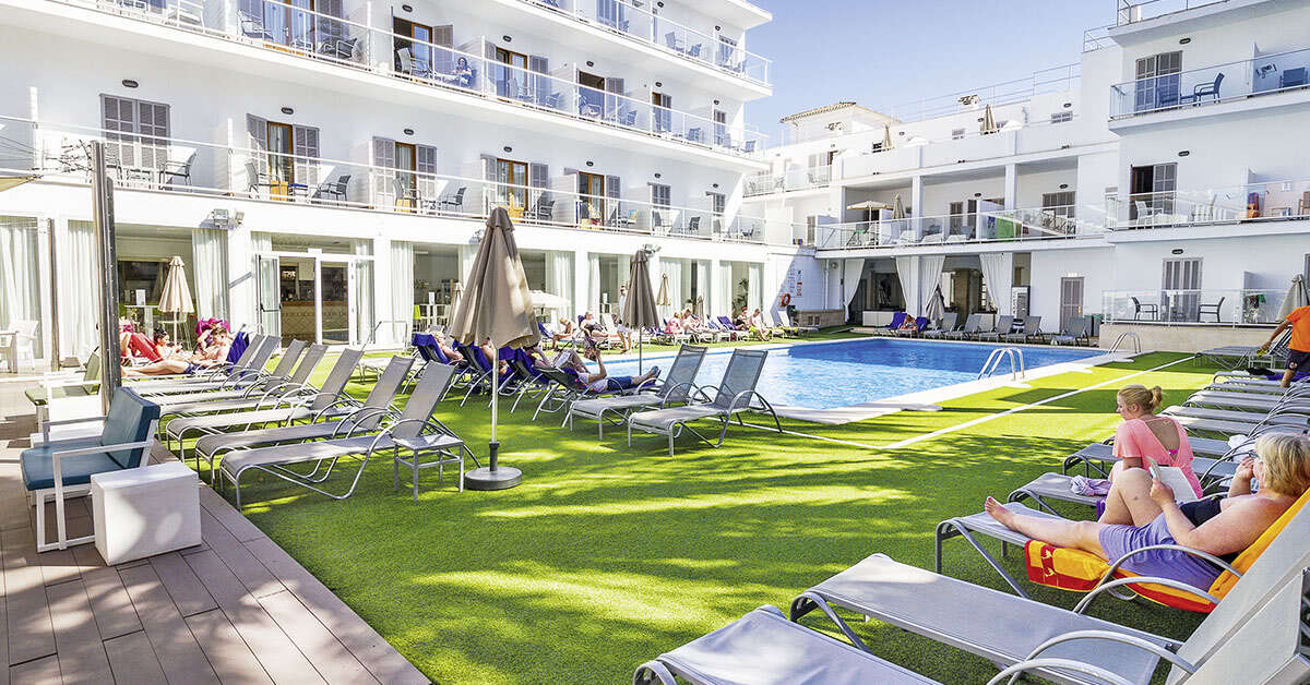 Een foto van het zwembad bij Eix Alcudia Hotel