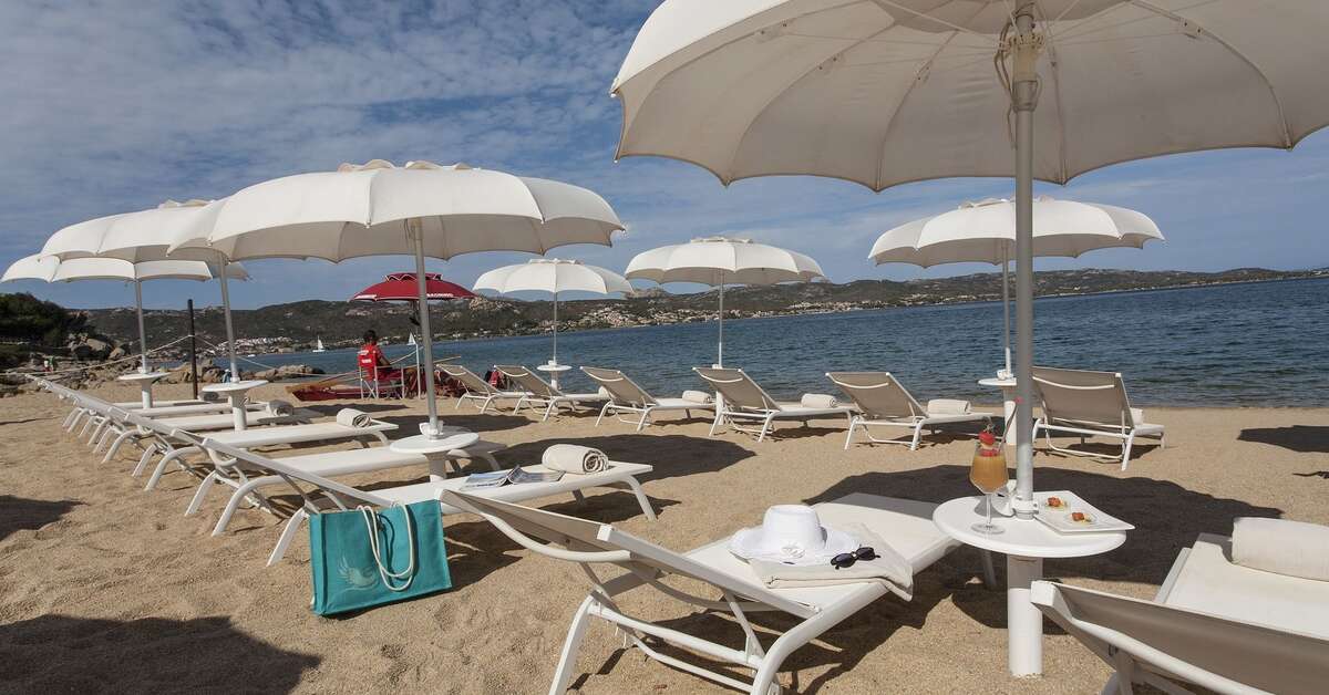 Een foto van het strand bij L'Ea Bianca Luxury Resort