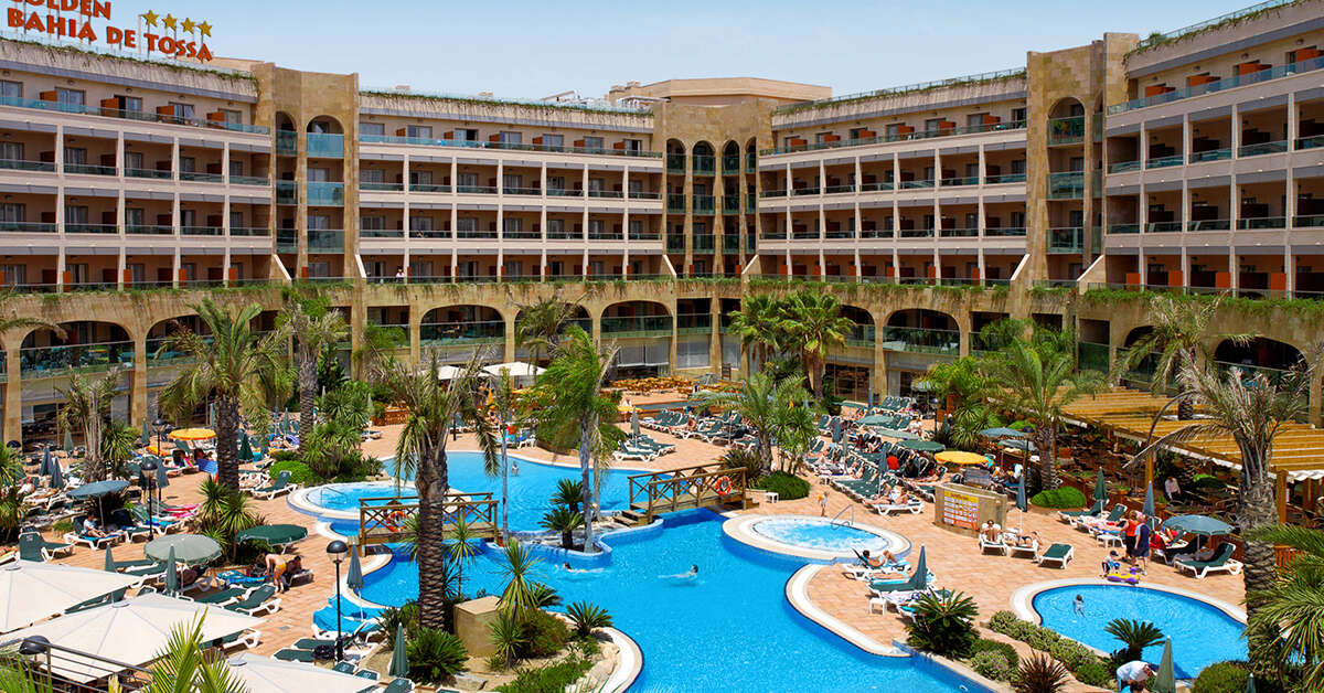 Een foto van het zwembad bij Golden Bahia de Tossa & Spa
