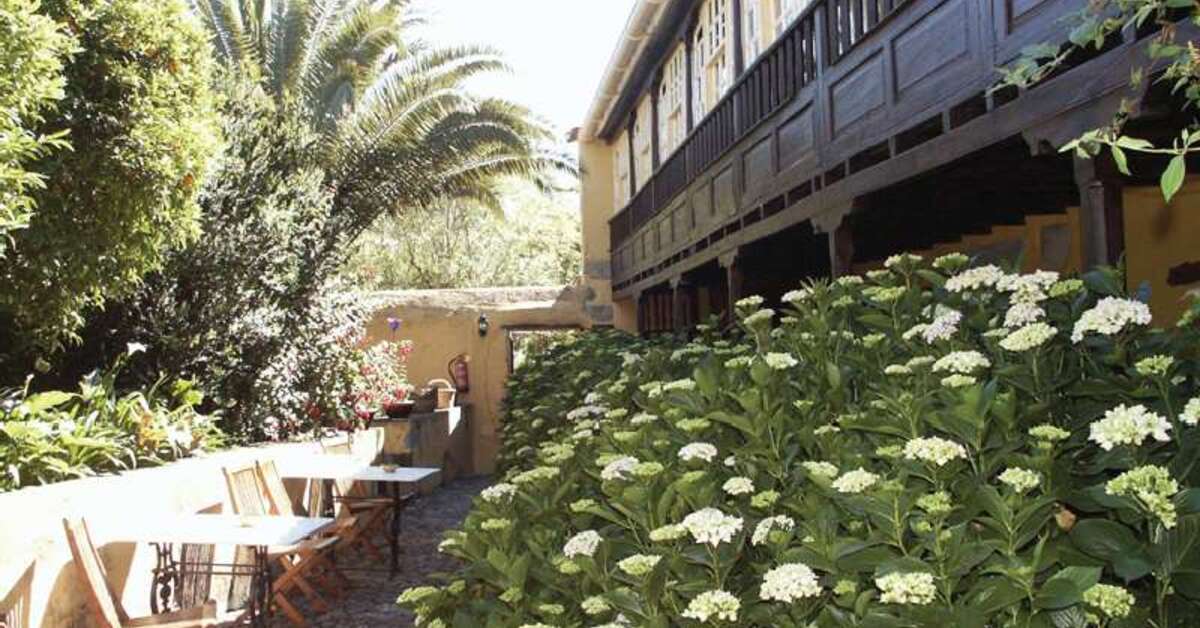 Een foto van het terras bij Hotel Rural Las Calas