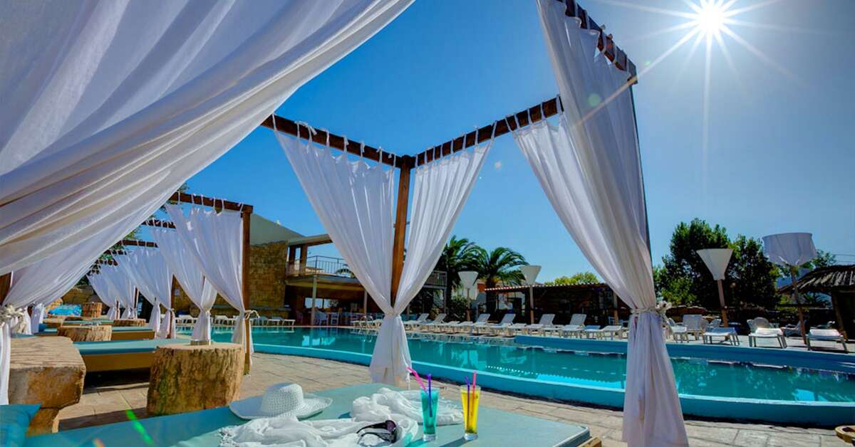 Een foto van het zwembad bij Island Beach Resort & Annex