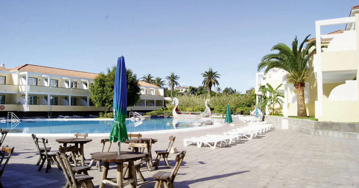 Ein Foto vom Pool im Aparthotel Solvasa Laurisilva