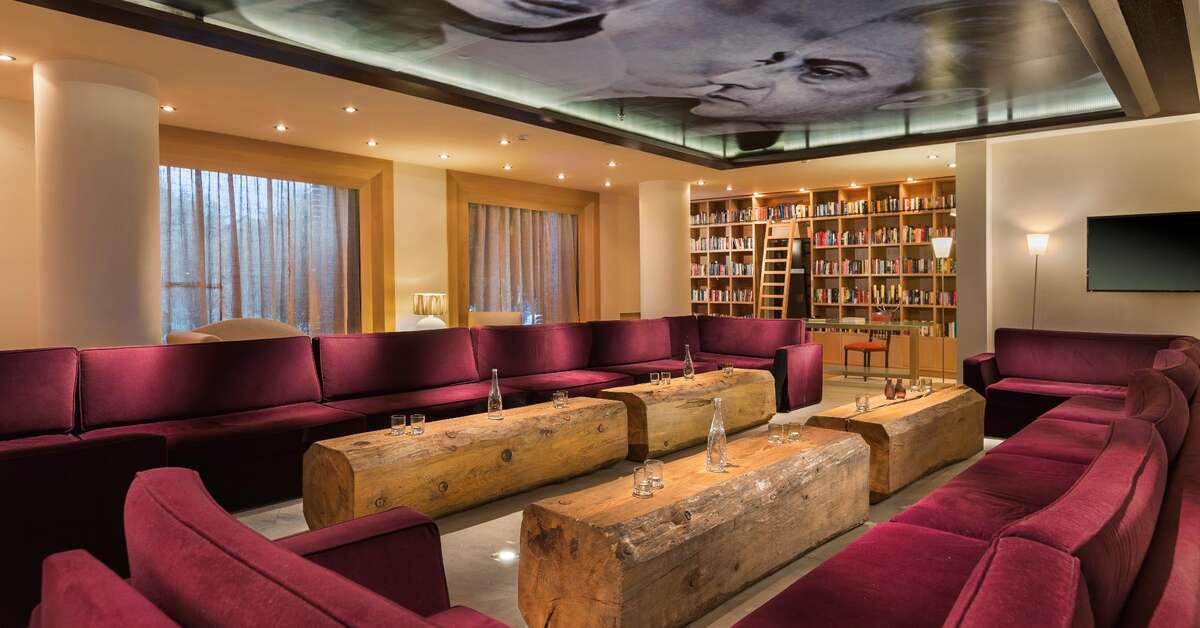 Ein Foto The Island Hotel