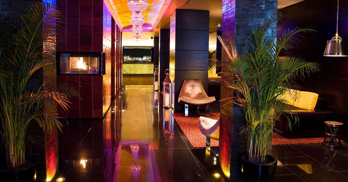 Een foto van het interieur van Sanctuary Hotel New York