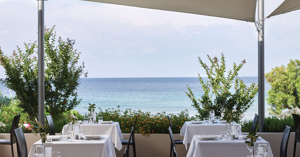 Een foto van het terras bij Atlantica Eleon Grand Resort & Spa