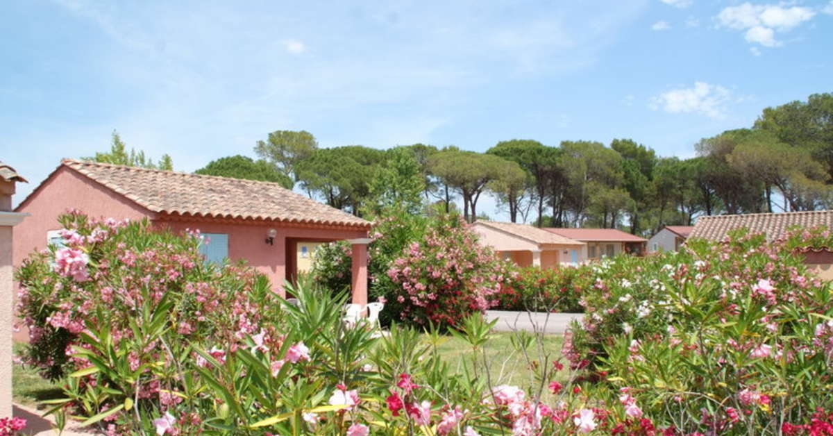 Een foto van de buitenkant van Parc Saint James Oasis Village